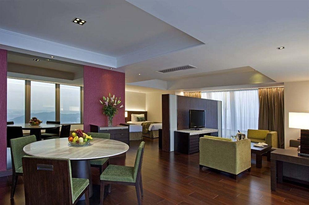 Nina Hotel Tsuen Wan West Хонконг Екстериор снимка Suite