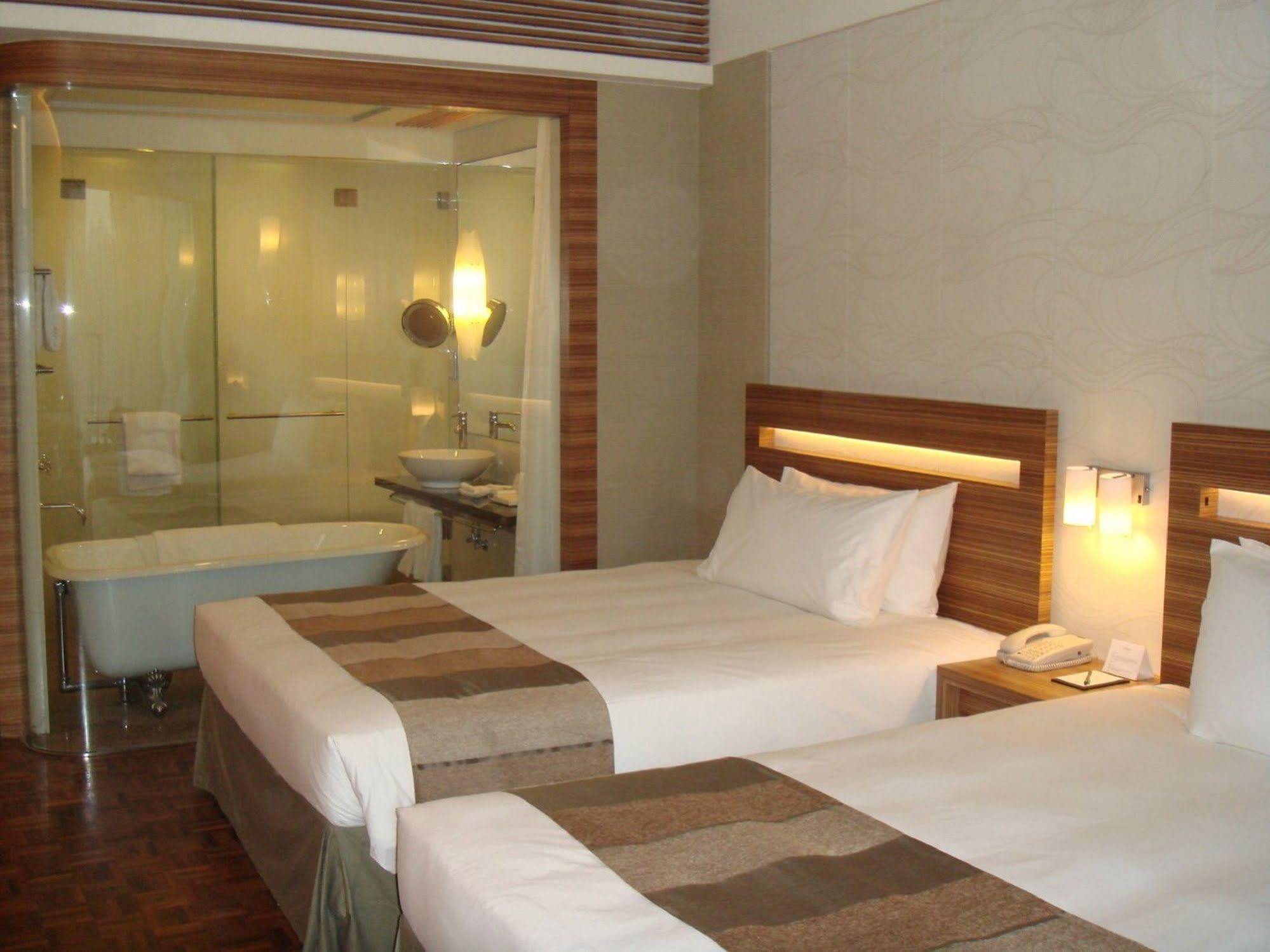Nina Hotel Tsuen Wan West Хонконг Екстериор снимка A room at the hotel
