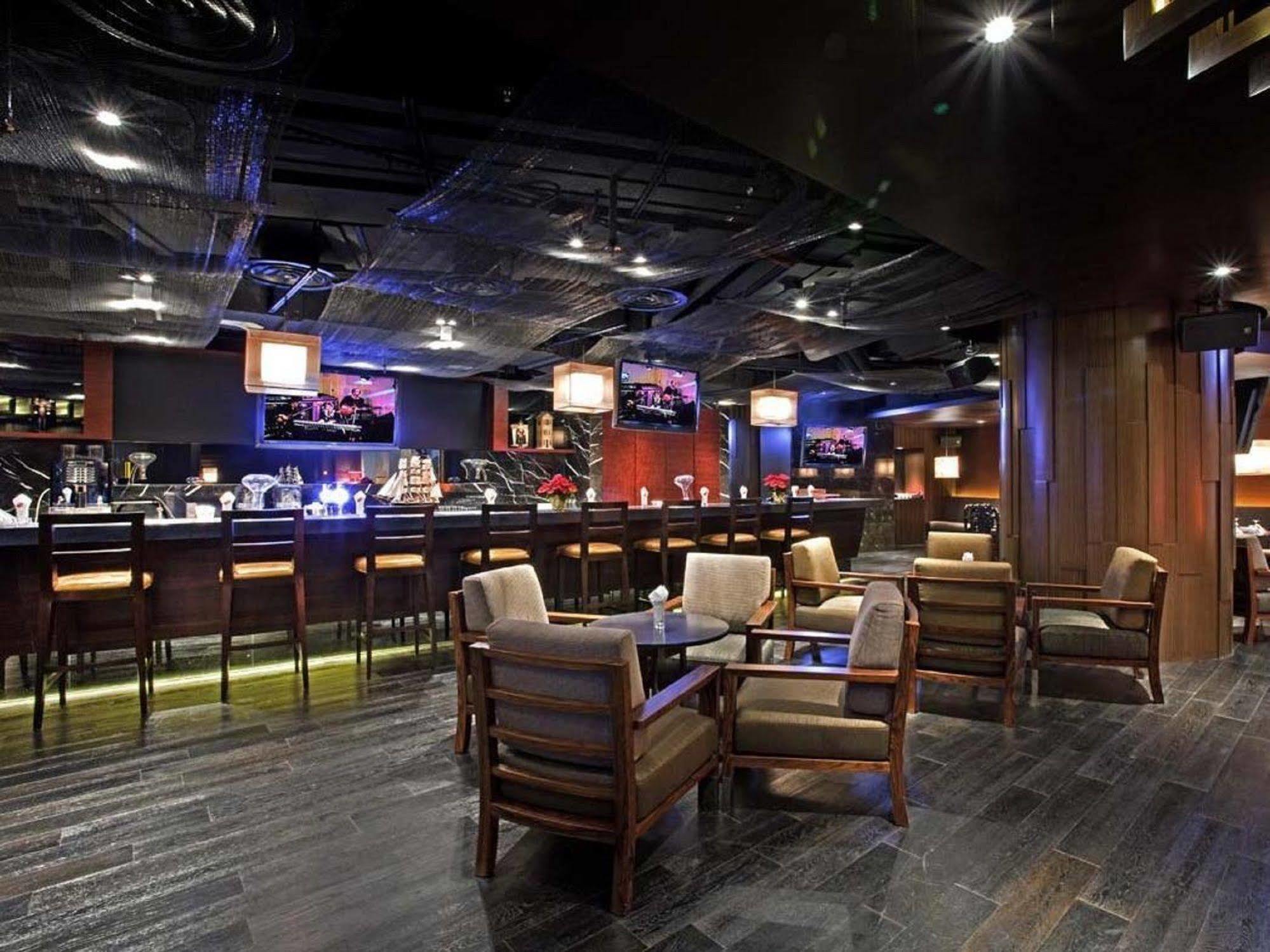 Nina Hotel Tsuen Wan West Хонконг Екстериор снимка The interior of the bar