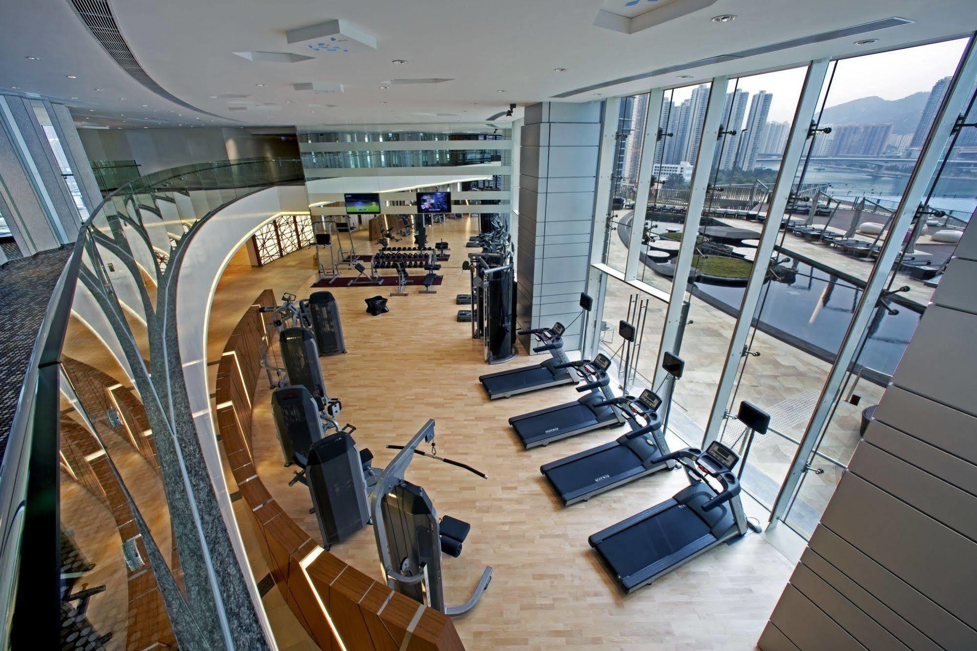 Nina Hotel Tsuen Wan West Хонконг Екстериор снимка The gym at the Ritz-Carlton, Hong Kong